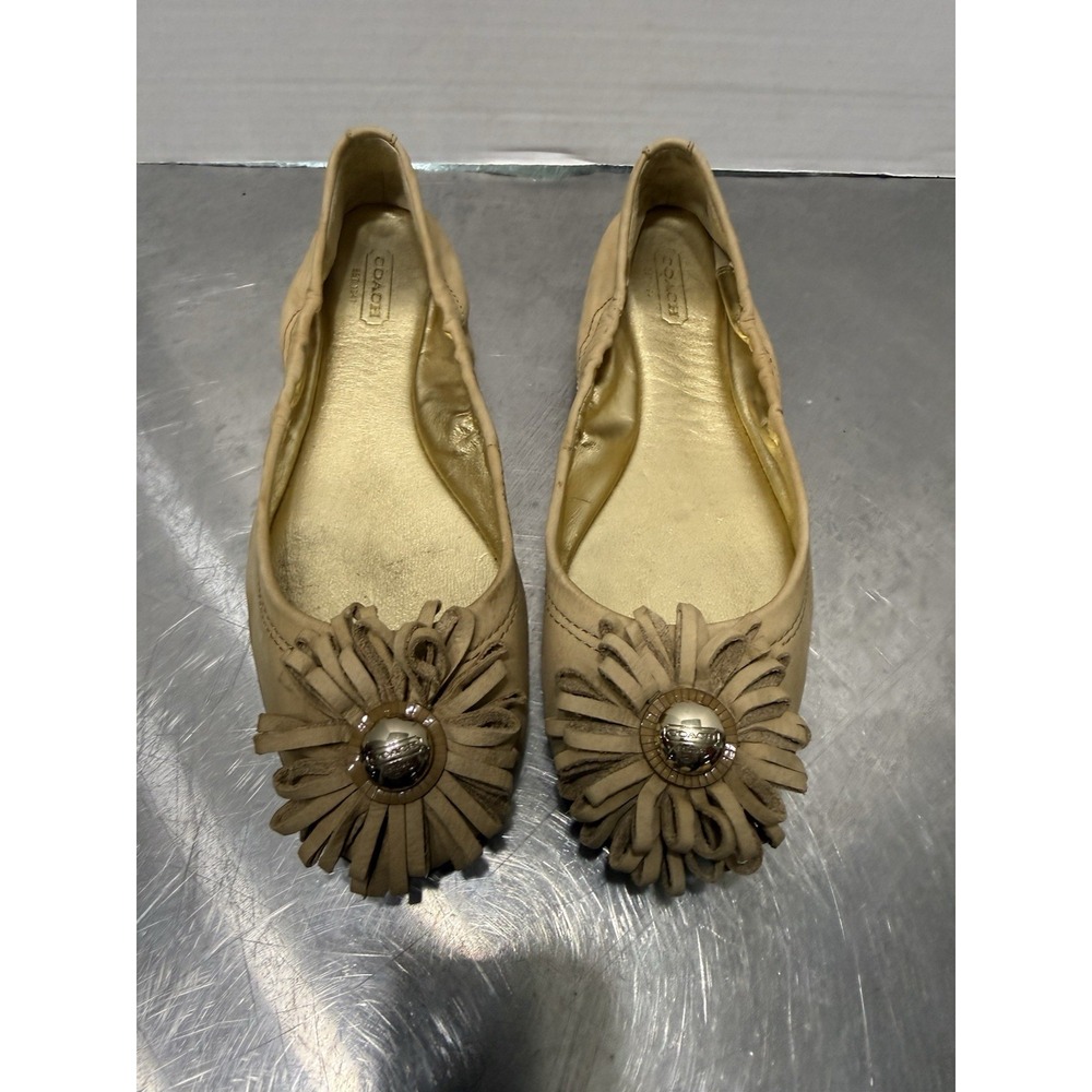 Coach Women's Sz 8 Ariza Flower Medallion Ballet Flats Slip On Shoes Tan Beige
